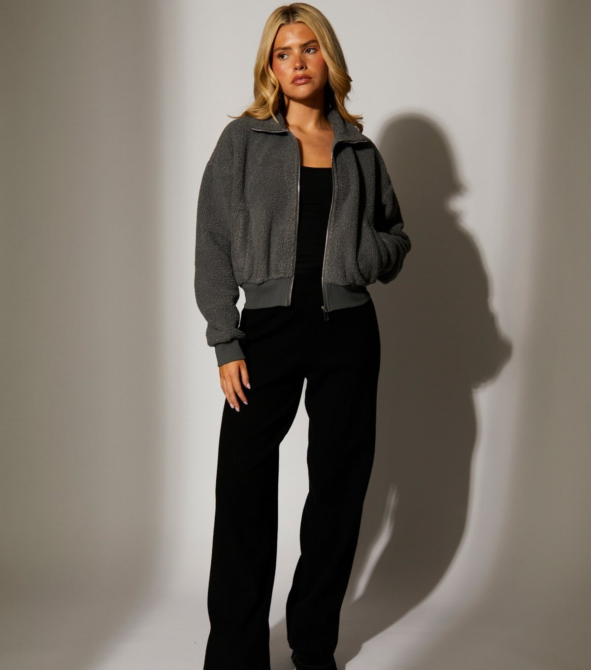 South Beach Women's Grey Fleece Back Faux Shearling Zip Front Crop Jacket South Beach New Look - 4