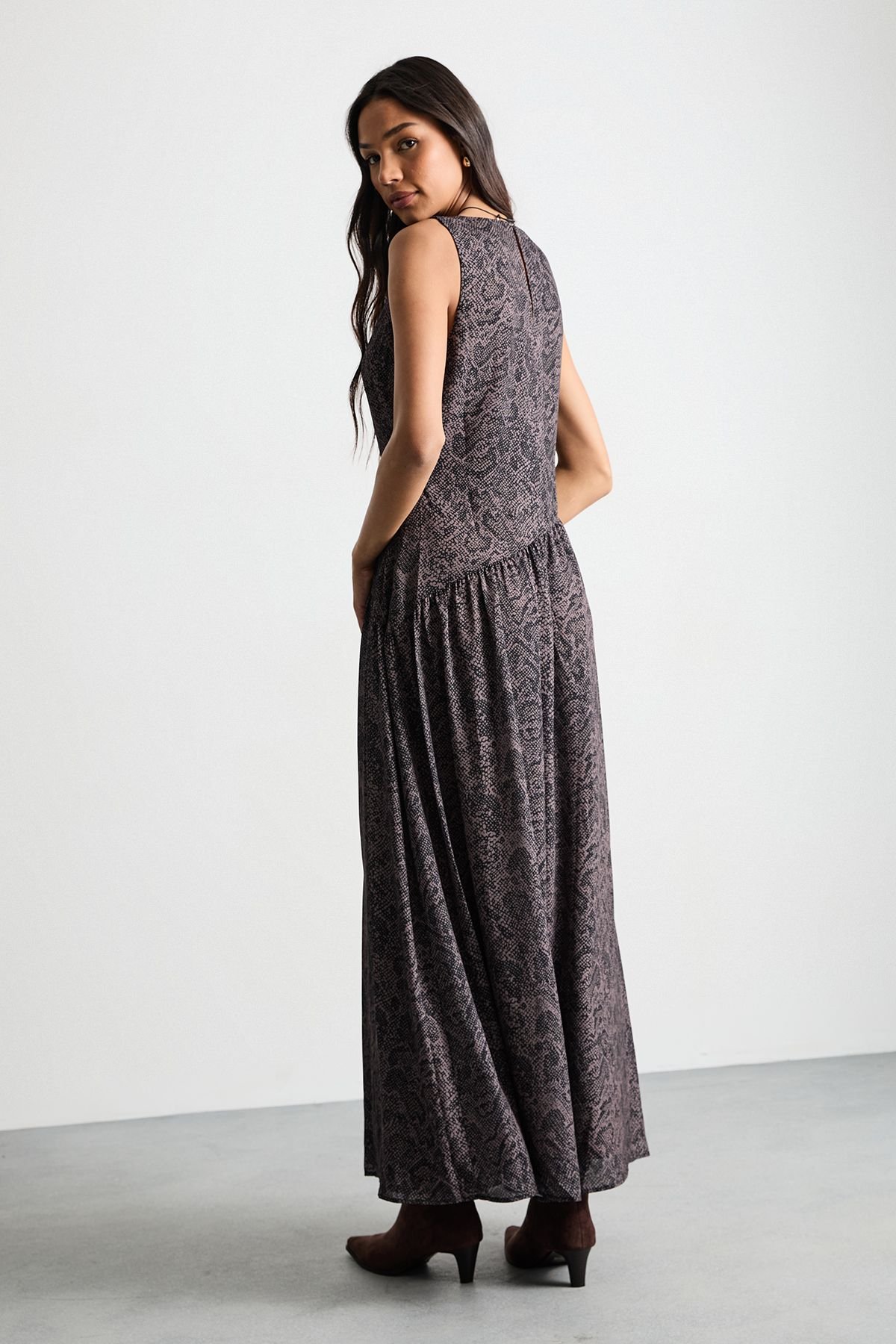 Warehouse Warehouse Women's Printed Dropped Waist Chiffon Tiered Maxi Dress in Brown - 3