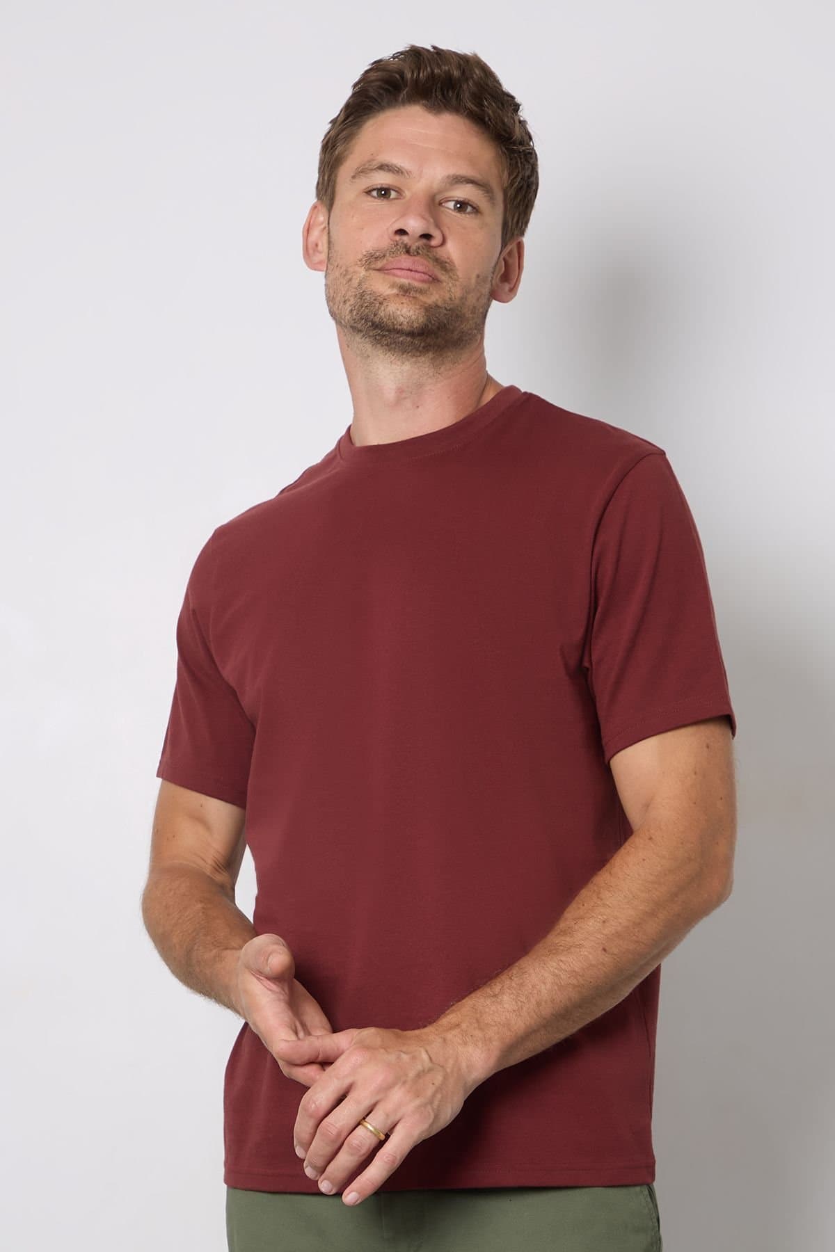 Burton Burton Men's Wine Plain Crew Neck T-shirt in Burgundy