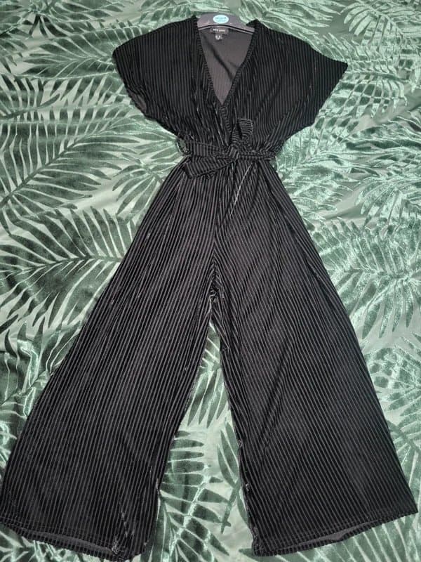 New Look Ladies New Look Velvet Wrap Cropped Jumpsuit UK Size 12