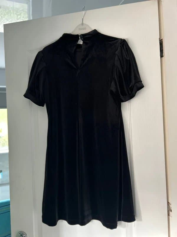New Look Ladies New Look little black velvet dress. Size 14. New with tags