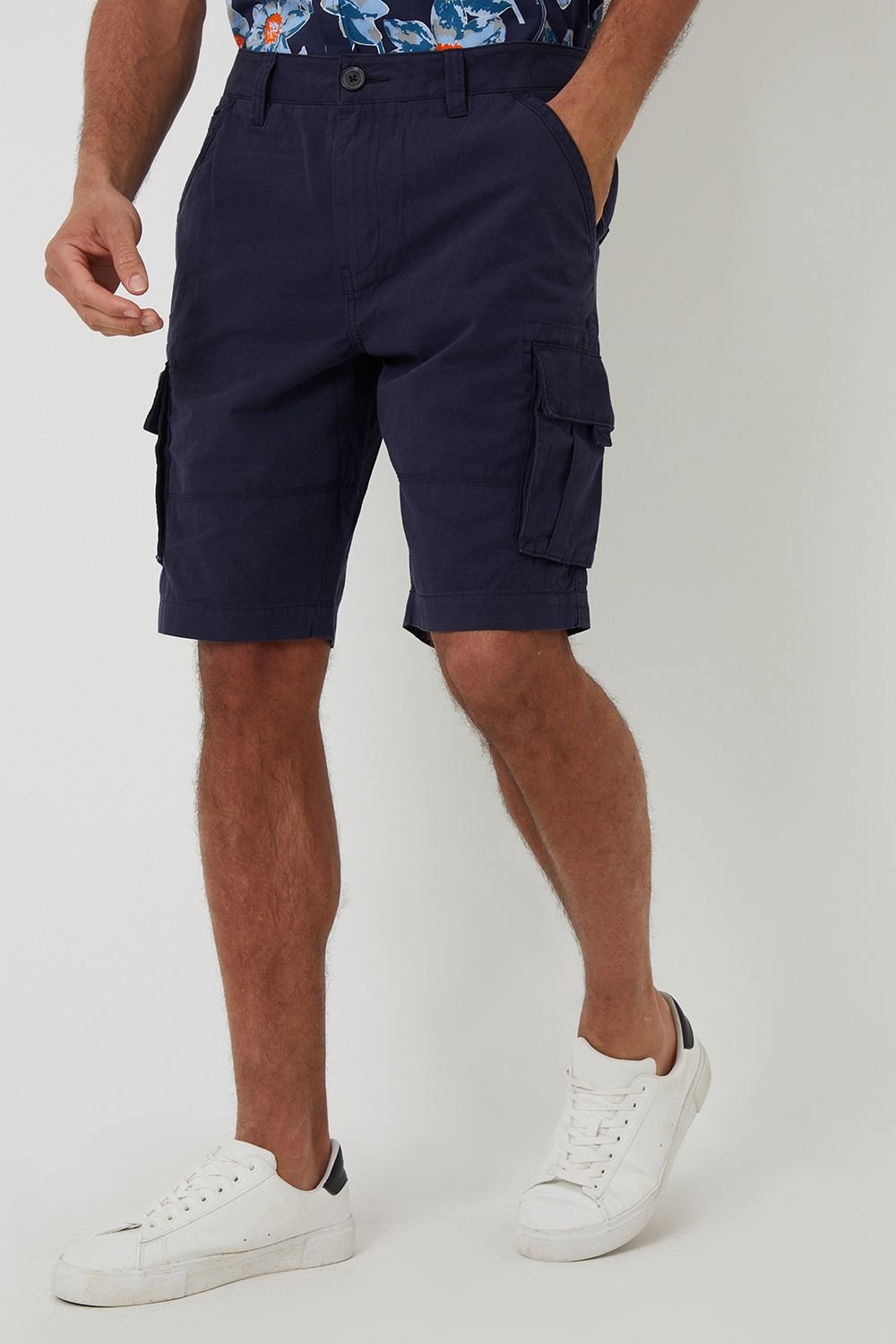 Threadbare Threadbare Men's 'Manchester' Cotton Cargo Shorts in Navy - 2