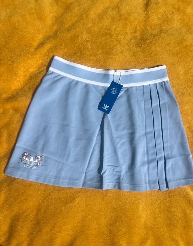 adidas Originals adidas Originals pleated skirt in blue - floral logo