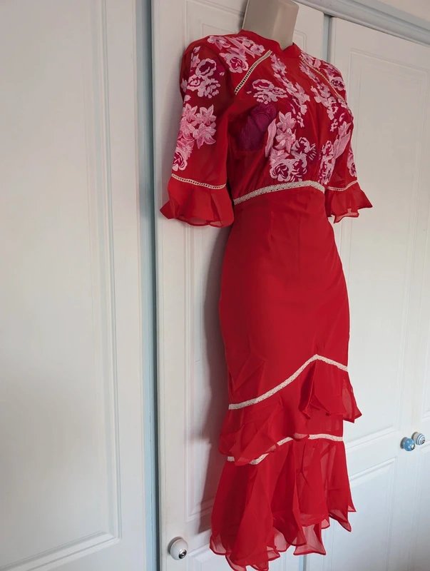 Hope & Ivy Hope & Ivy tiered midi dress with peplum in red with white embroidery size 6 - 1