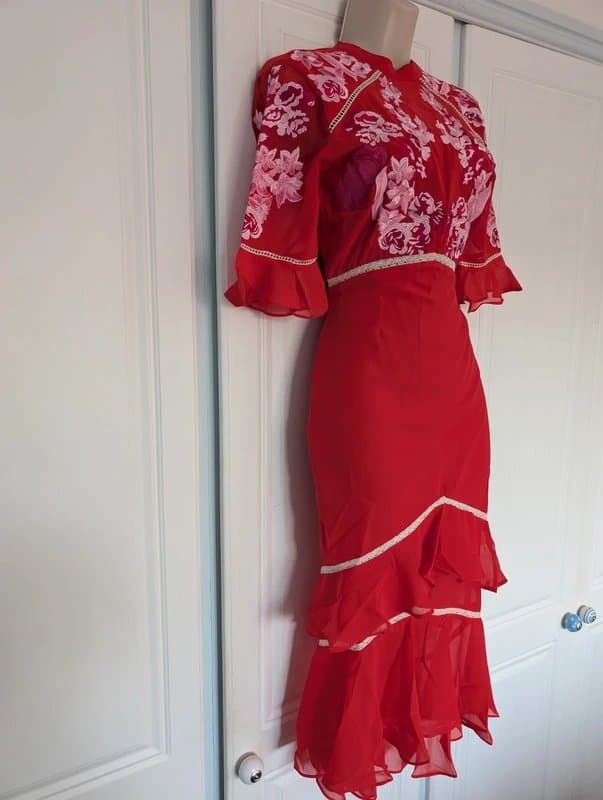 Hope & Ivy Hope & Ivy tiered midi dress with peplum in red with white embroidery size 6