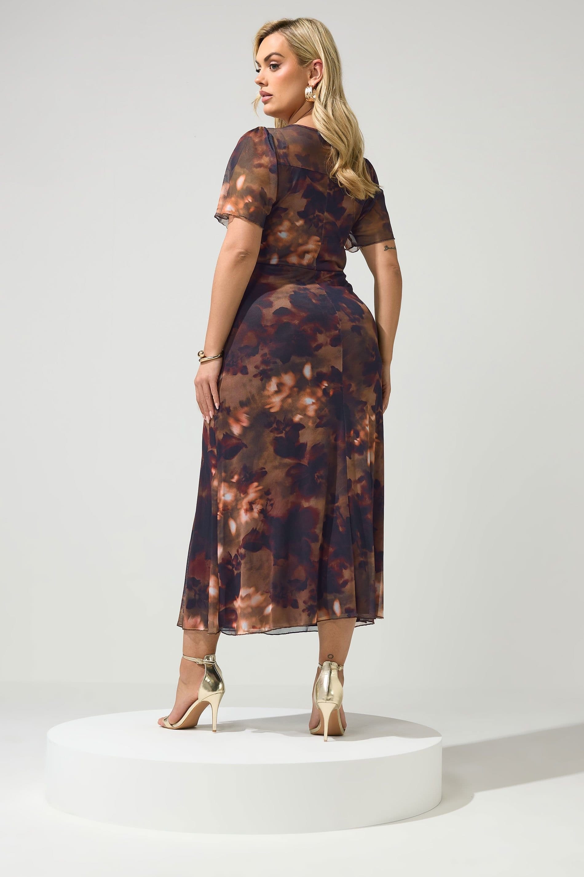 Yours Yours Women's Floral Square Neck Maxi Dress in Dark Brown - 4