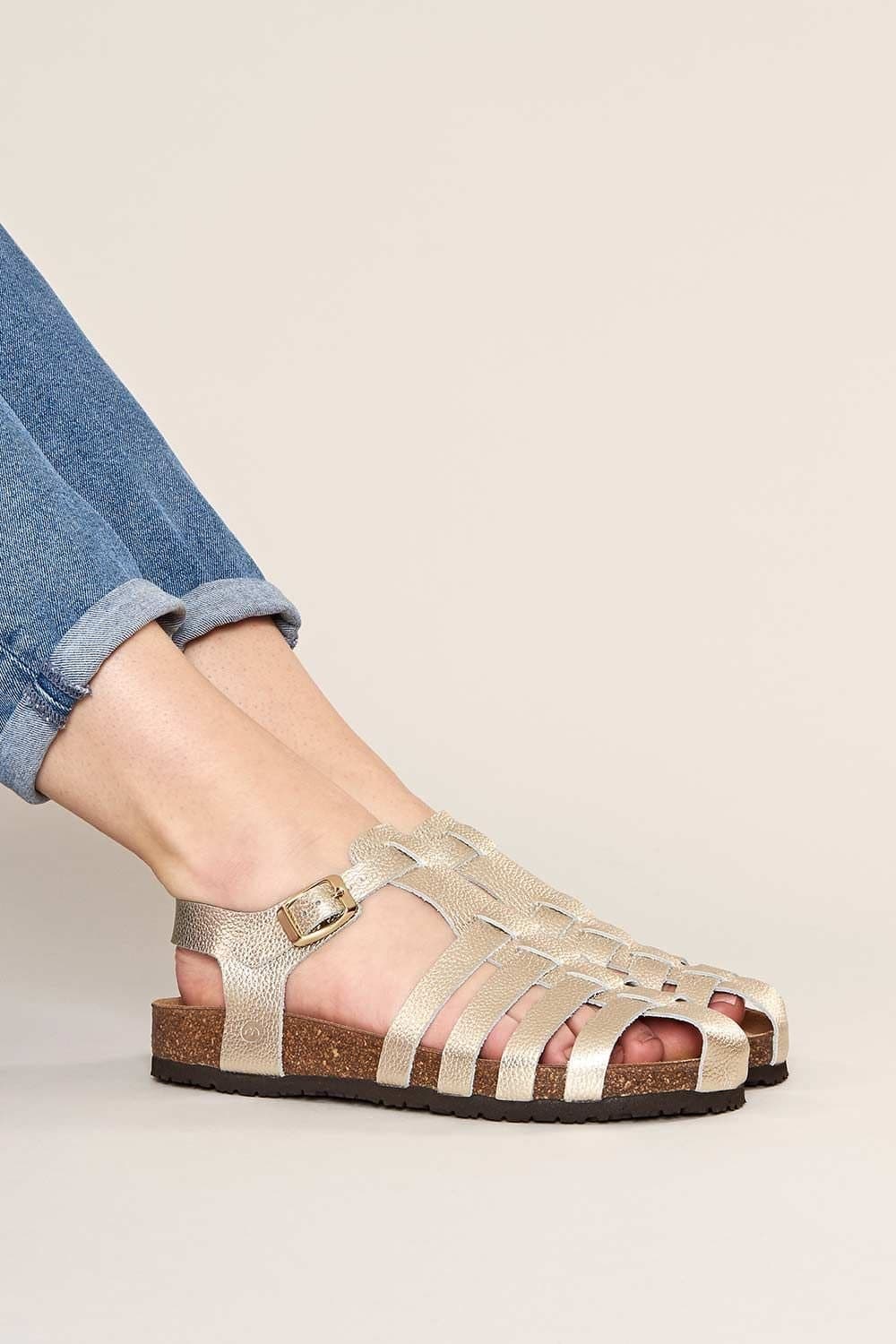 Moshulu Moshulu Women's 'Yarmer' Leather Sandals in Metallic Gold