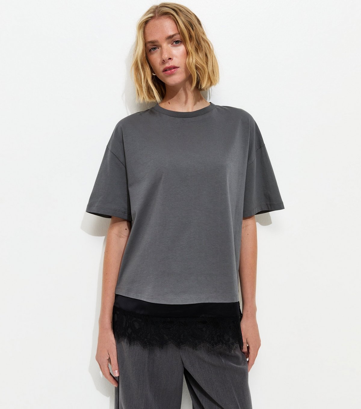 New Look Women's Dark Grey Satin Lace Hem Oversized T-Shirt New Look - 2