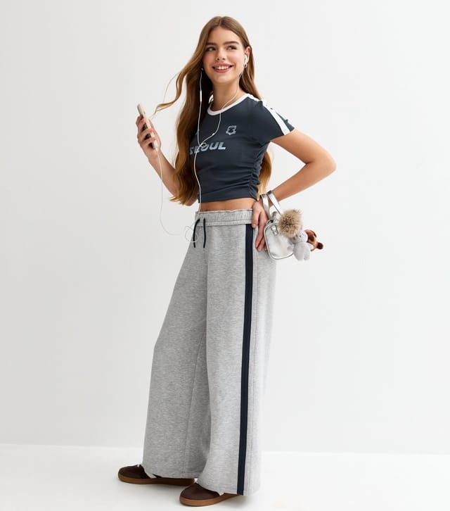 New Look Girls' Navy Seoul Print Ruched Side Football Top New Look - 3