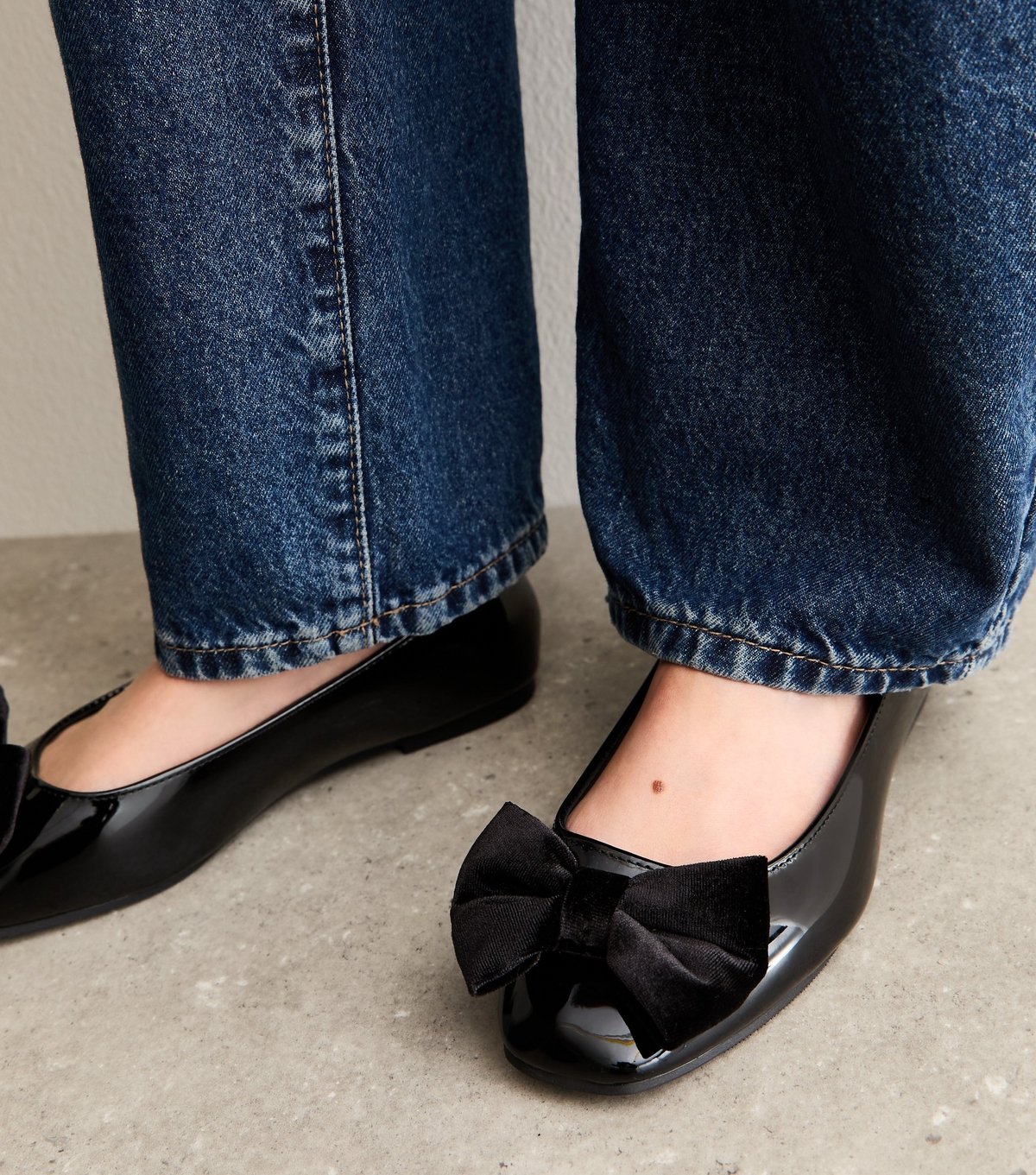 New Look Women's Extra Wide Fit Black Bow Front Faux Patent Ballerina Flats Vegan New Look - 2