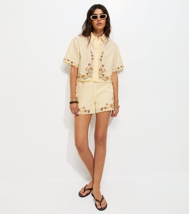New Look Women's Cream Cotton Floral Embroidered Cropped Shirt New Look - 3
