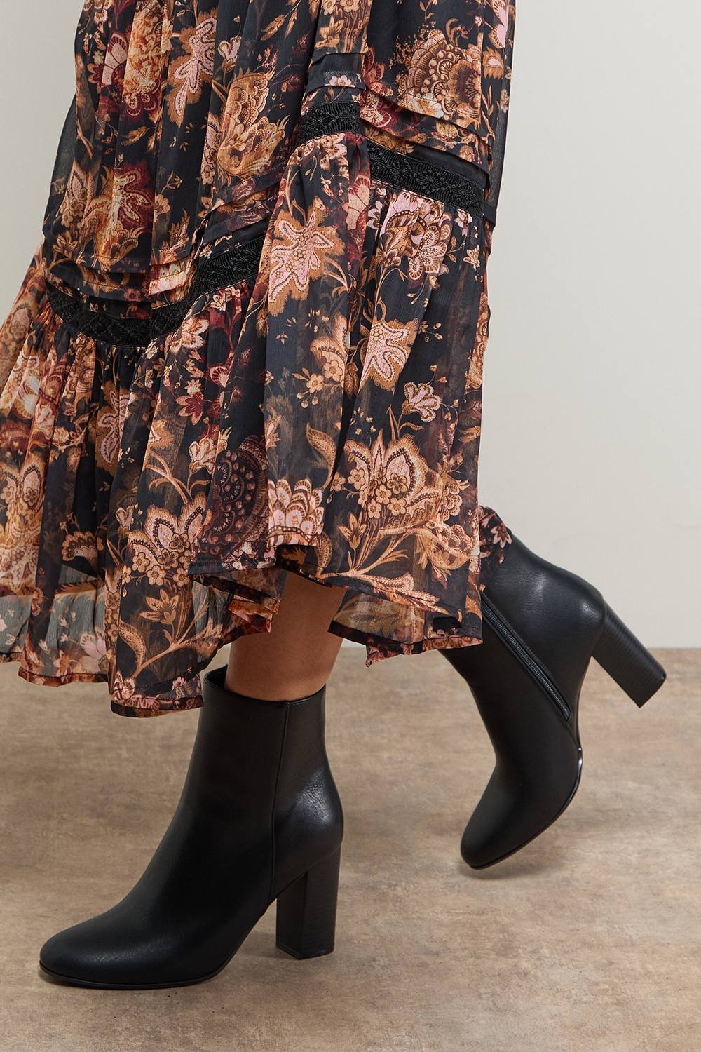 Oasis Oasis Women's Louisa Faux Leather Round Toe Stacked High Heel Ankle Boots in Black - 3