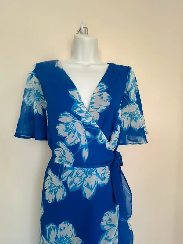 Friends Like These * NEW * (shop floor📌) Friends like these blue floral wrap midi dress - UK 16 - RRP £65