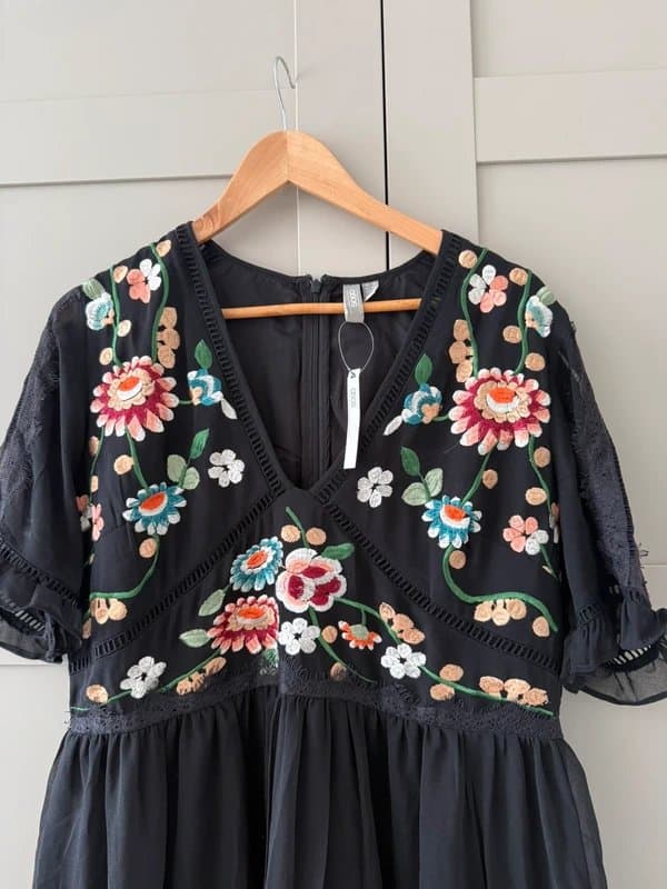 ASOS ASOS Black Embroidered flowers Dress - Size 18