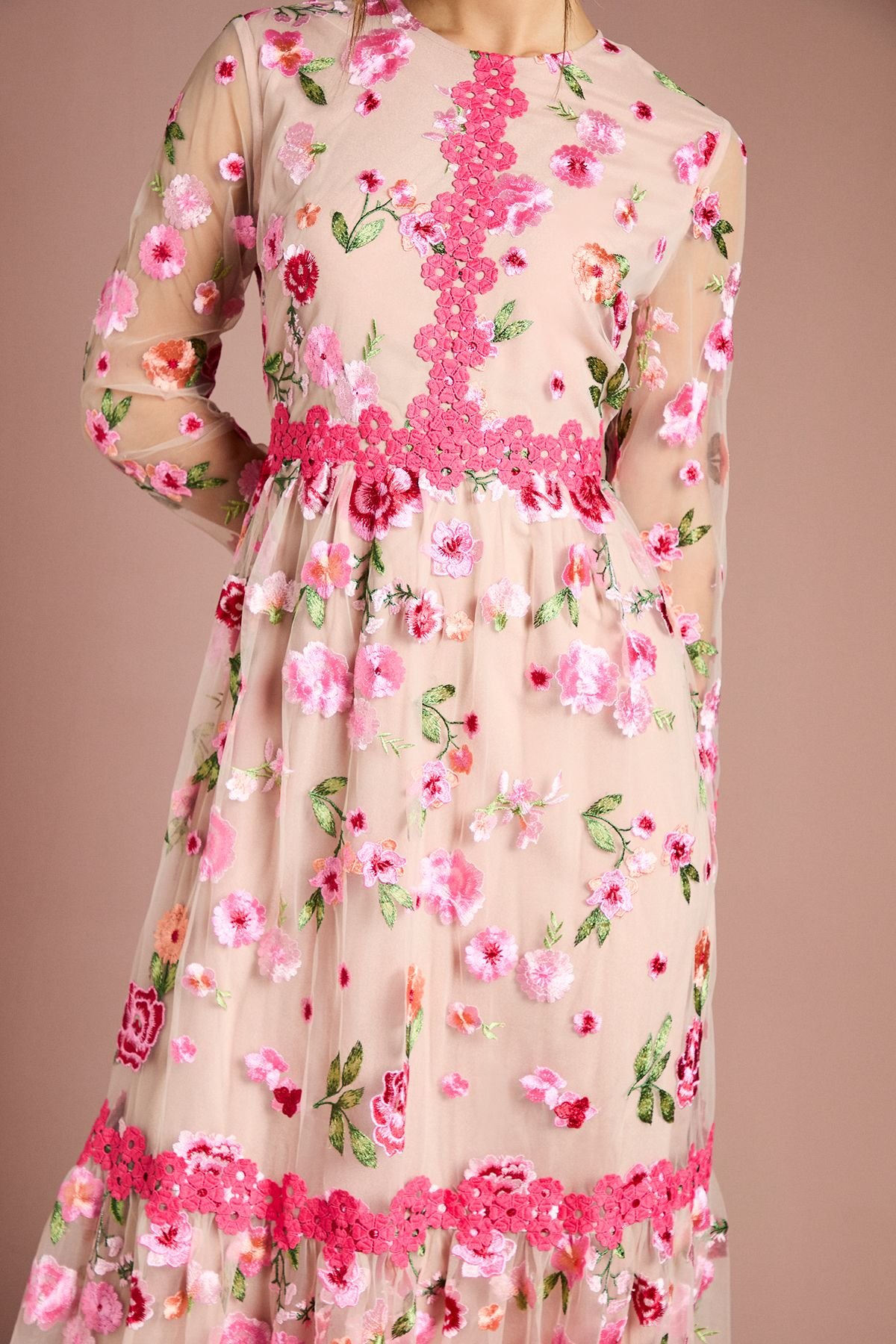 Coast Coast Women's Embroidered Floral Midi Dress in Nude - 4