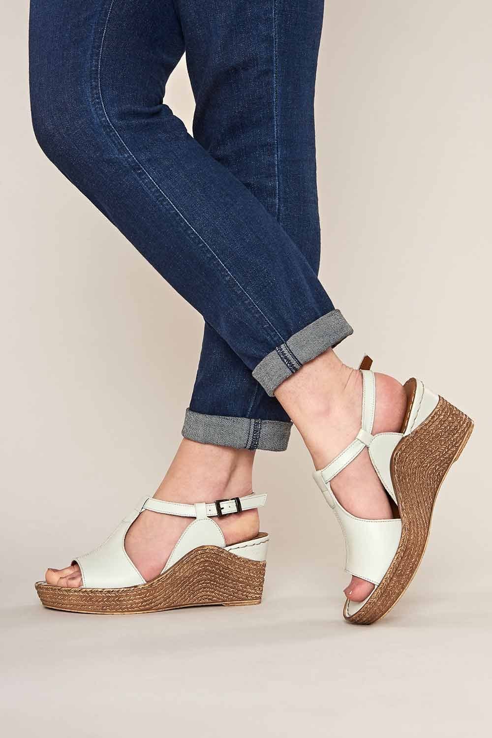 Moshulu Moshulu Women's 'Peach Melba 2' T-Bar Wedge Sandals in White - 2