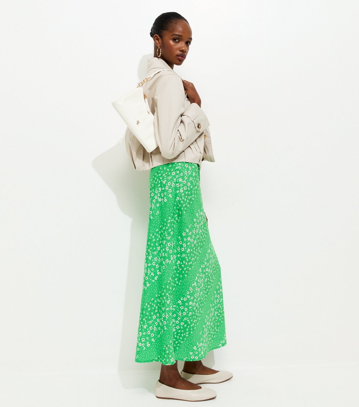 New Look Women's Green Floral Print Crepe Bias Cut Midi Skirt New Look - 2