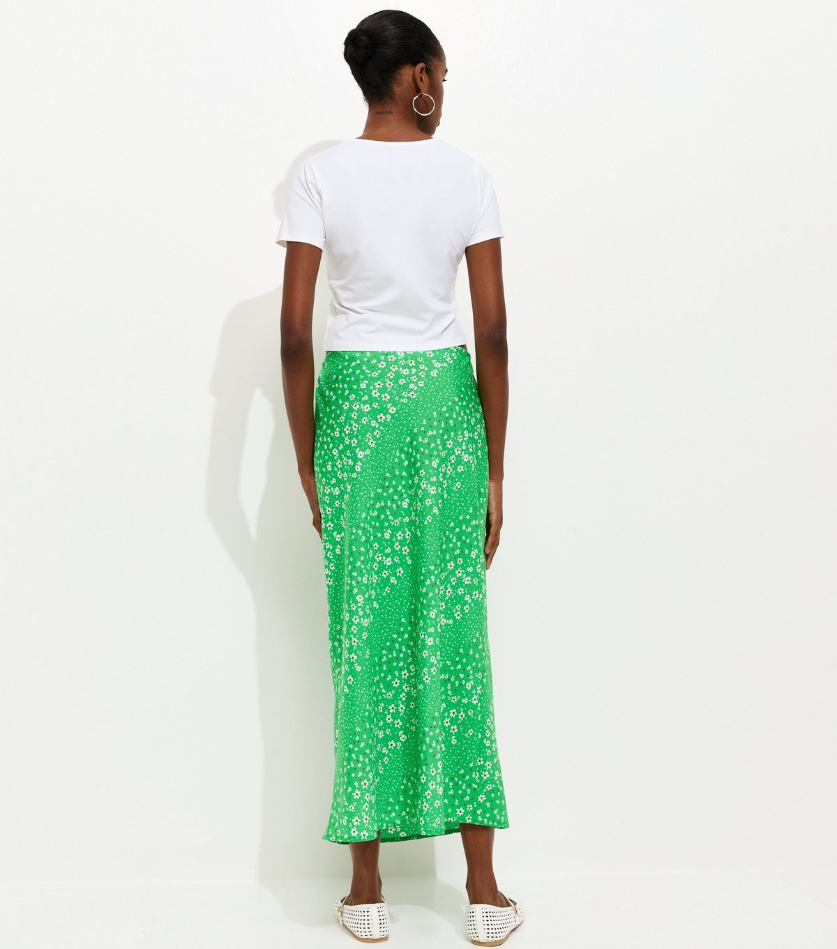 New Look Women's Green Floral Print Crepe Bias Cut Midi Skirt New Look - 4