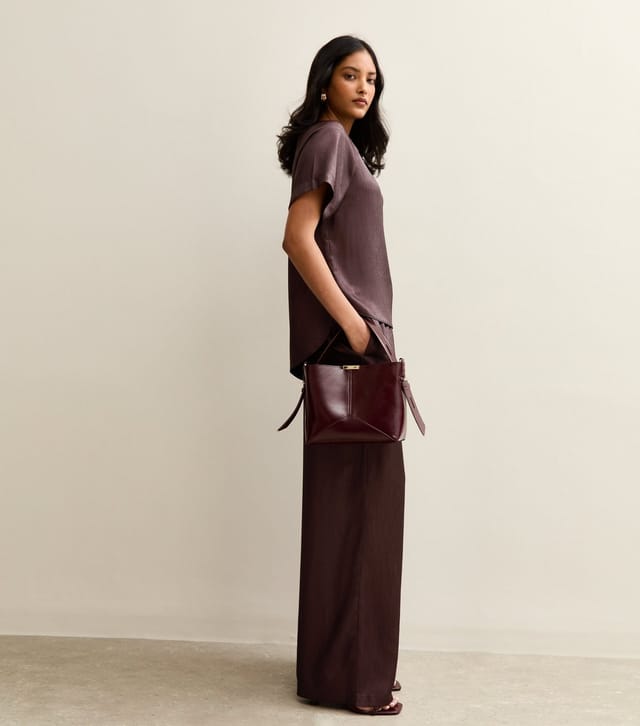 New Look Women's Burgundy Shimmer Textured Wide Leg Trousers New Look - 2