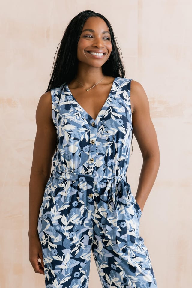 Lily & Me Lily & Me Women's Allium Alder Print Viscose Cropped Jumpsuit with V-neckline in Navy - 3