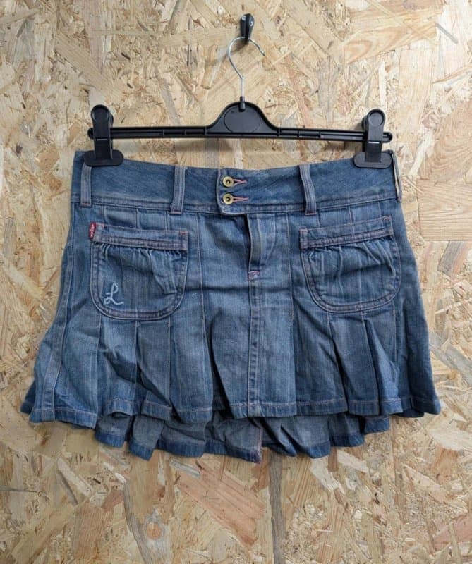 Levi Strauss & Co. Levi Denim Mini Skirt Womens Small Size 12 W30 Pleated Y2K Short Blue Vintage