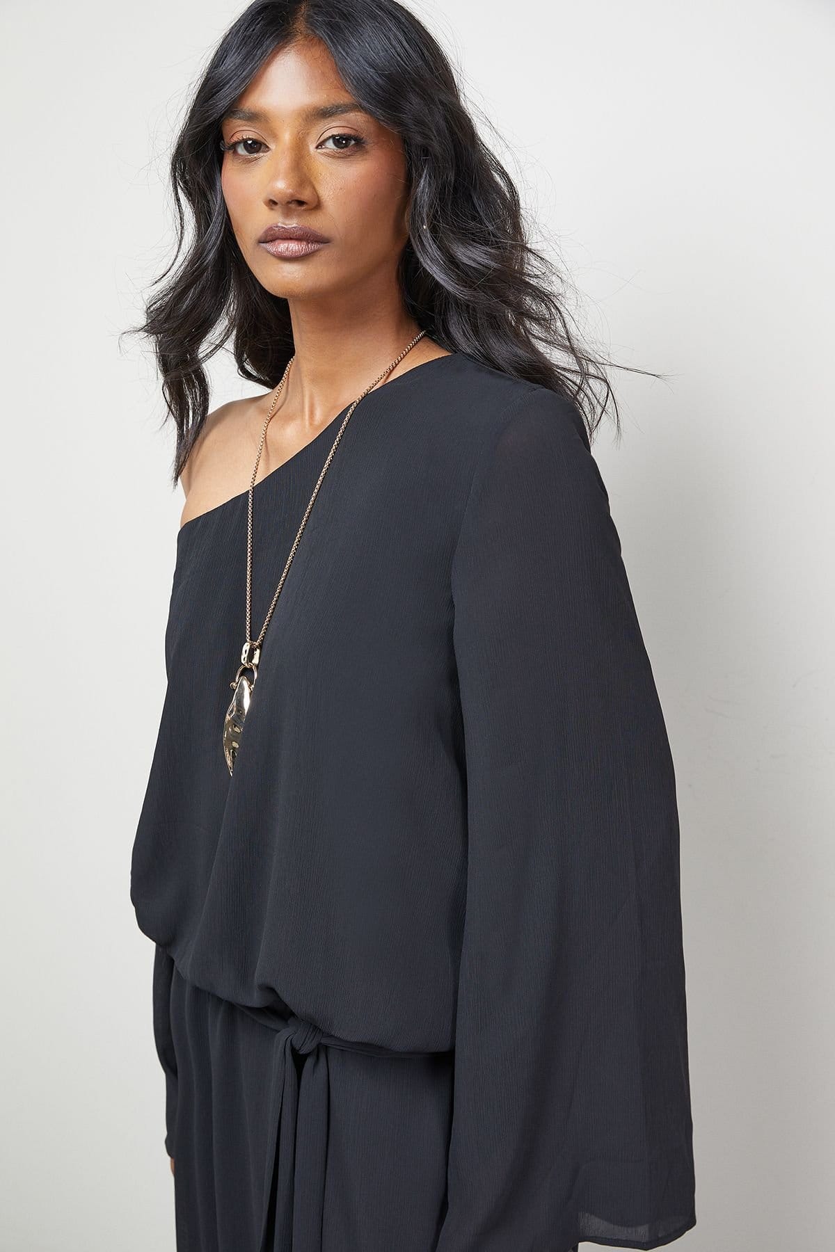 Warehouse Warehouse Women's Crinkle Chiffon One Shoulder Drop Waist in Black - 4
