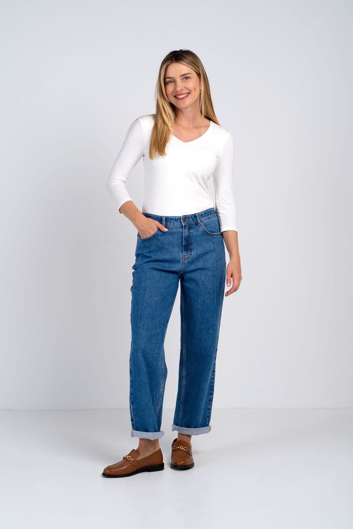Kettlewell Kettlewell Women's Darla Boyfriend Mid Rise Jeans in Mid Blue