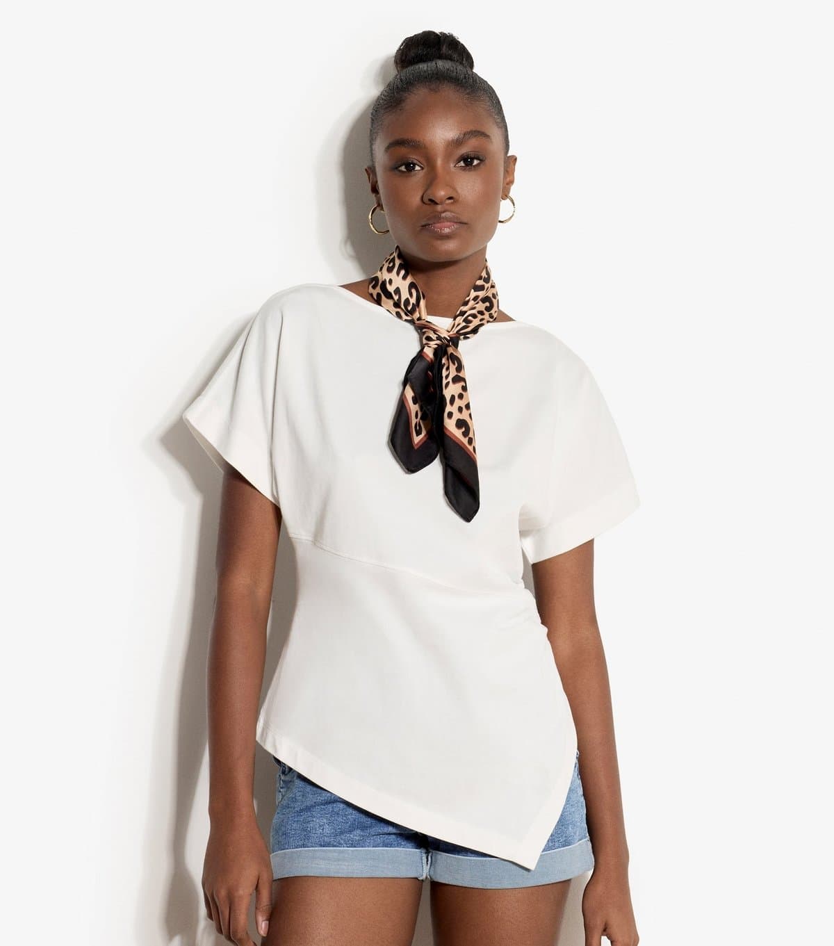 Apricot Apricot Women's White Cotton Asymmetric T-Shirt