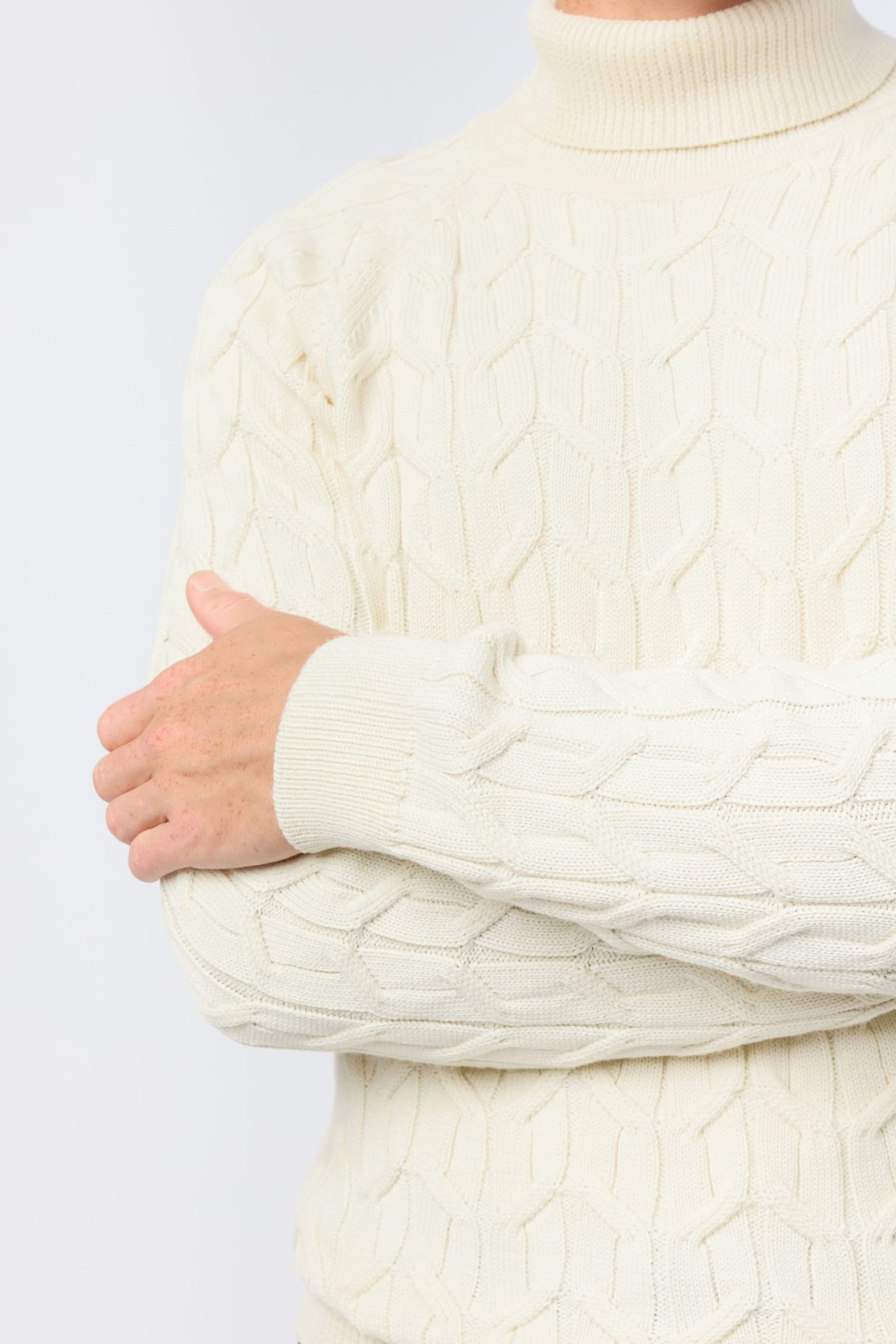 Melka Melka Men's Cable Knit Jumper in Ecru - 4