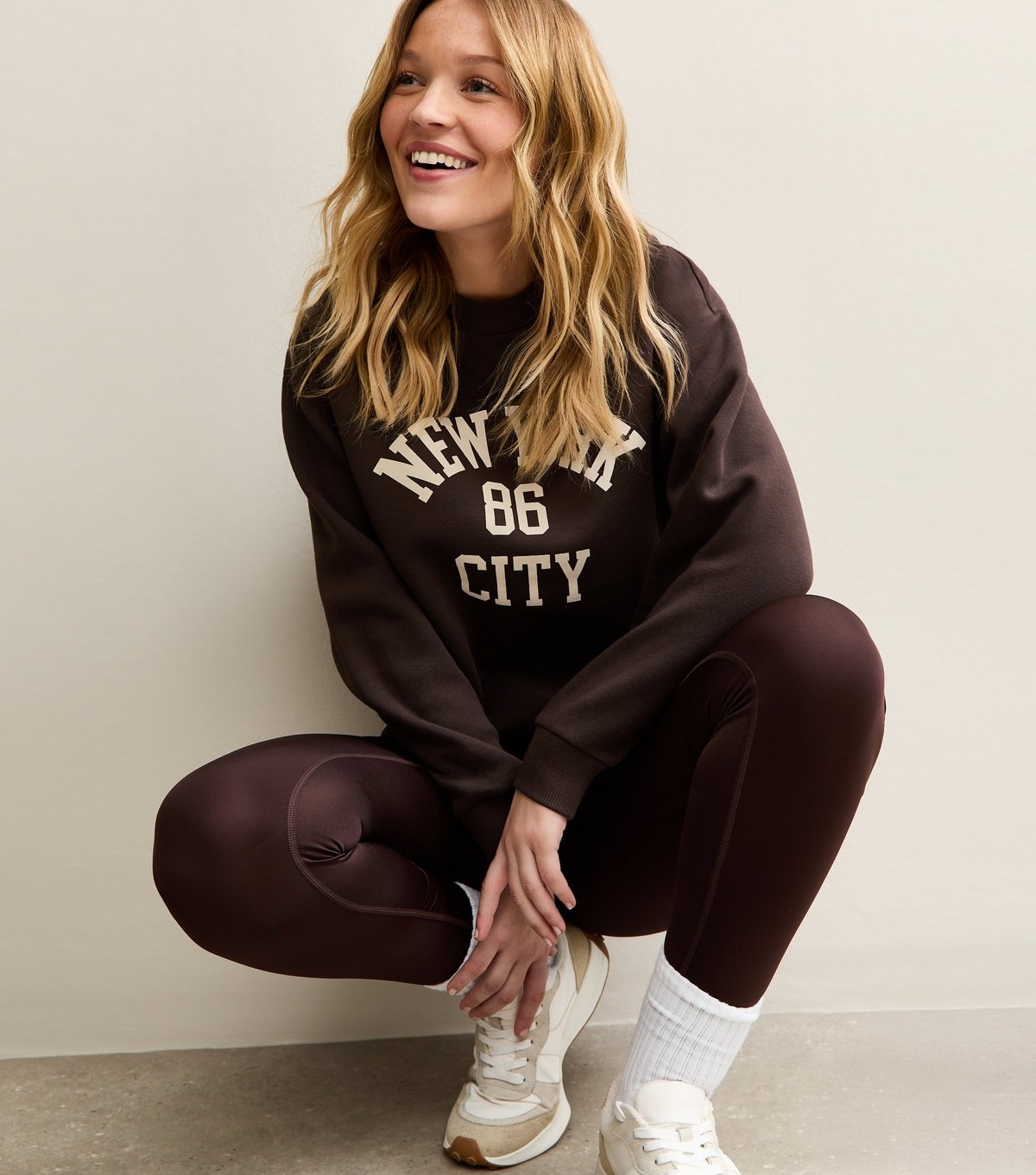 New Look Women's Dark Brown New York Logo Crew Neck Sweatshirt New Look - 2