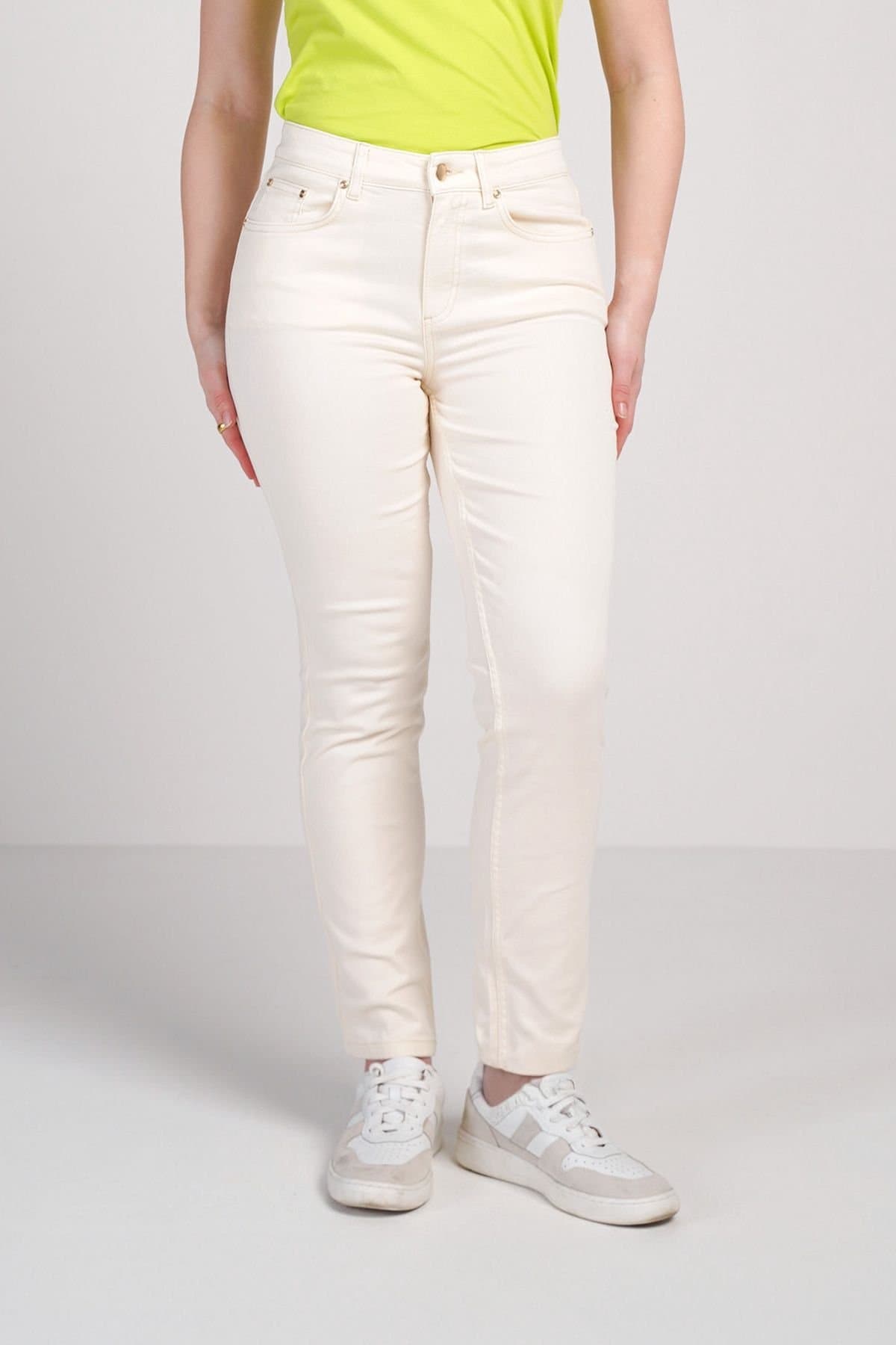 Kettlewell Kettlewell Women's Darla Comfort Straight Leg Jeans in Off-White