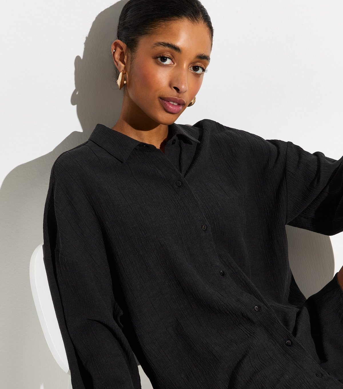 New Look Women's Black Textured Oversized Beach Shirt New Look - 2