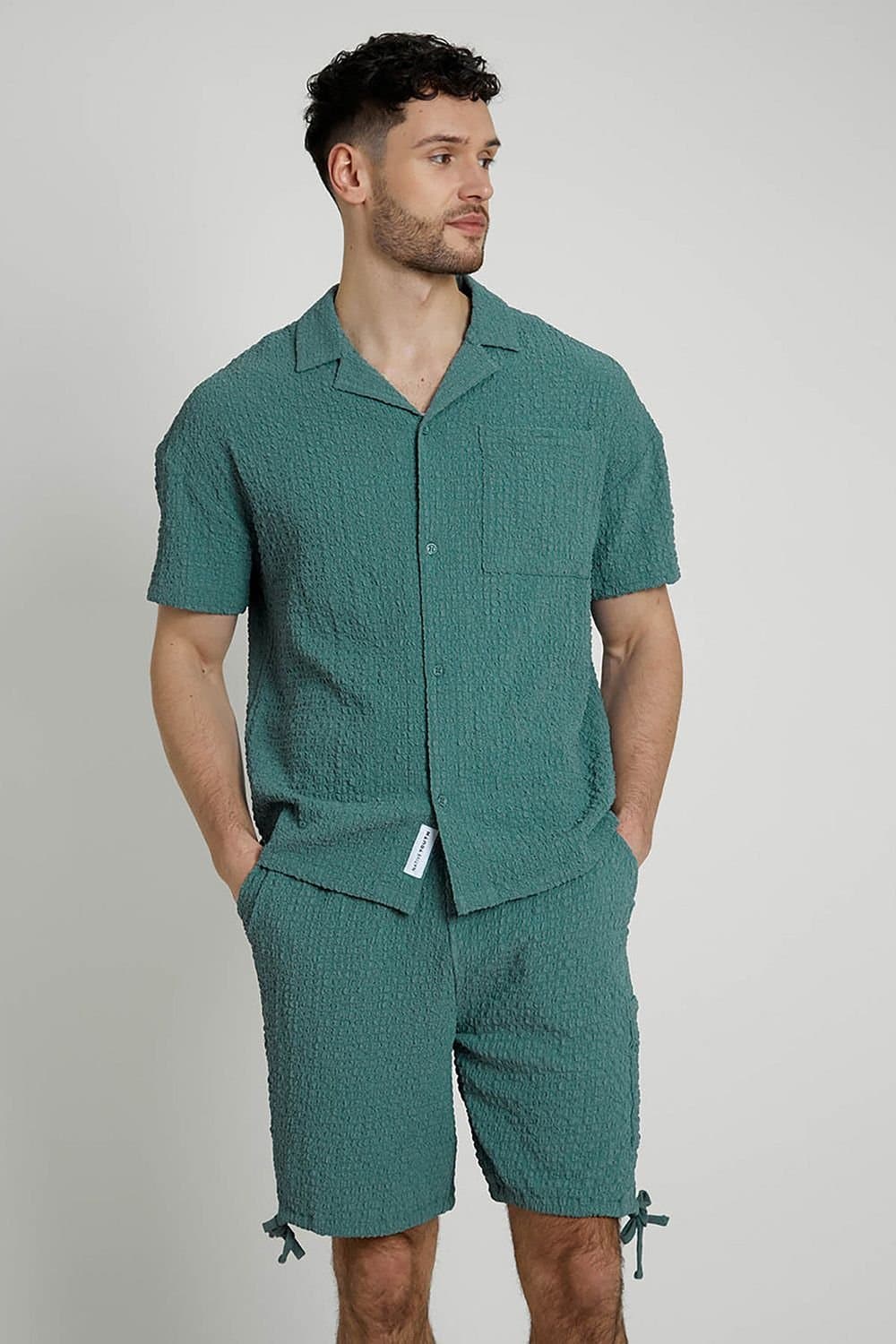 Native Youth Native Youth Men's Short Sleeve Lightweight Seersucker Relaxed Shirt in Green