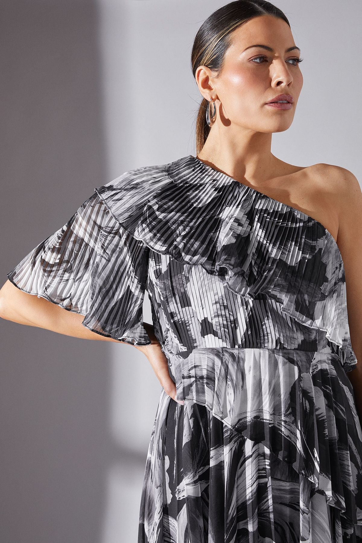 Wallis Wallis Women's Printed Asymmetric Pleated Midi Dress in Black - 3