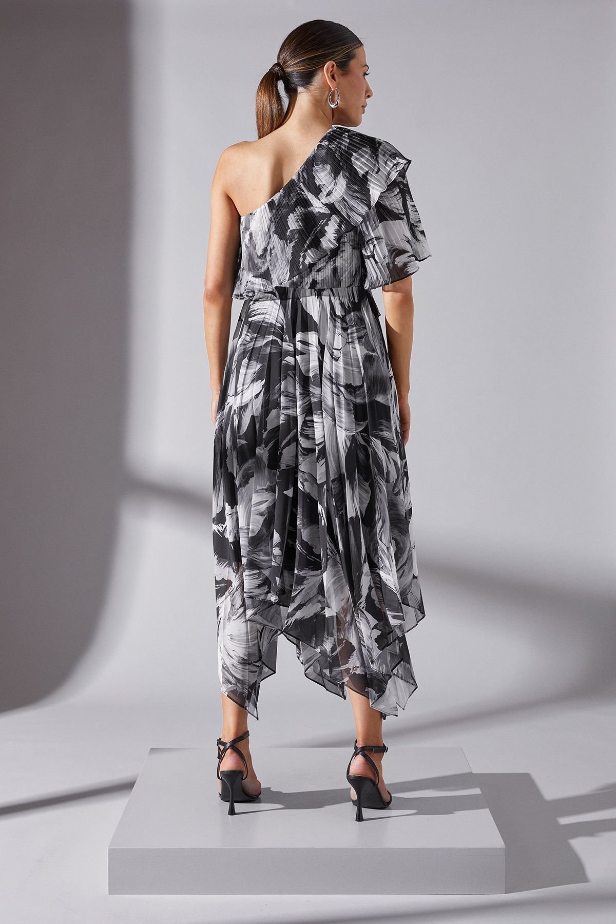 Wallis Wallis Women's Printed Asymmetric Pleated Midi Dress in Black - 4