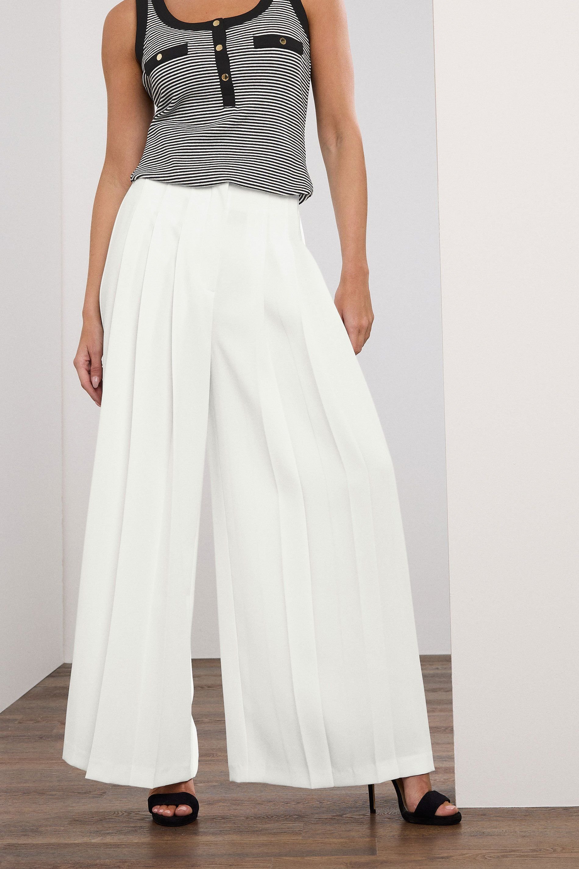 Star By Julien Macdonald Star by Julien Macdonald Women's Pleated Wide Leg Trousers in White - 4