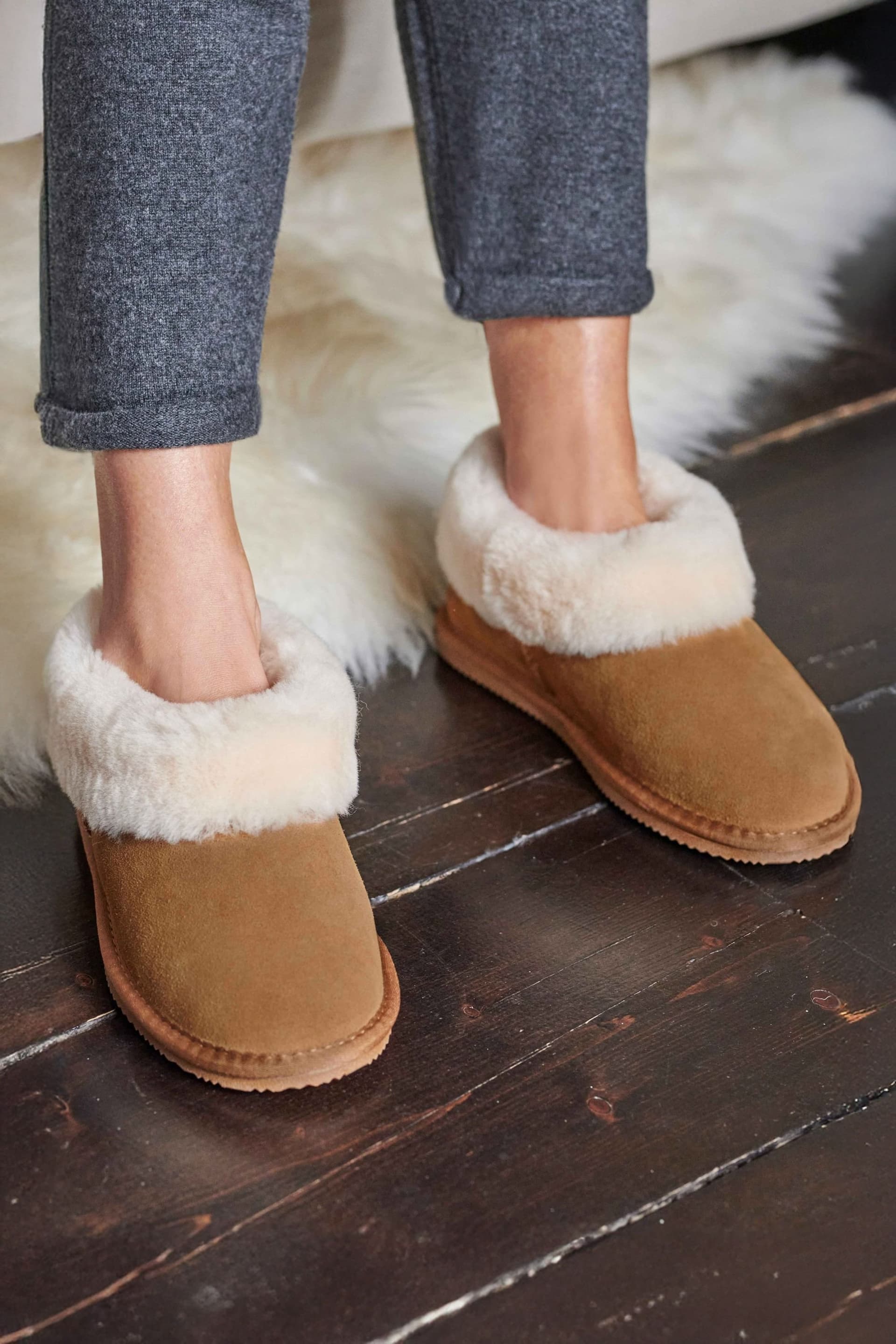 WoolOvers WoolOvers Women's Womens Short Sheepskin Slipper Boot in Tan