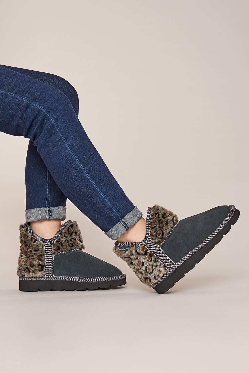 Moshulu Moshulu Women's 'Snowman 3' Fluffy Bootie Slippers in Grey - 1