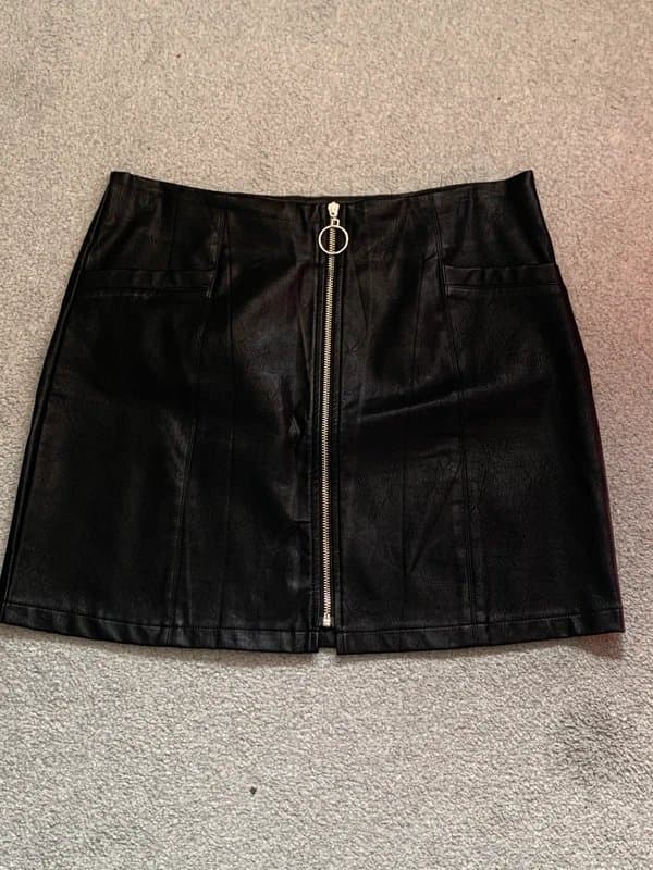 New Look Zip-up Faux Black Leather Mini Skirt, size 14