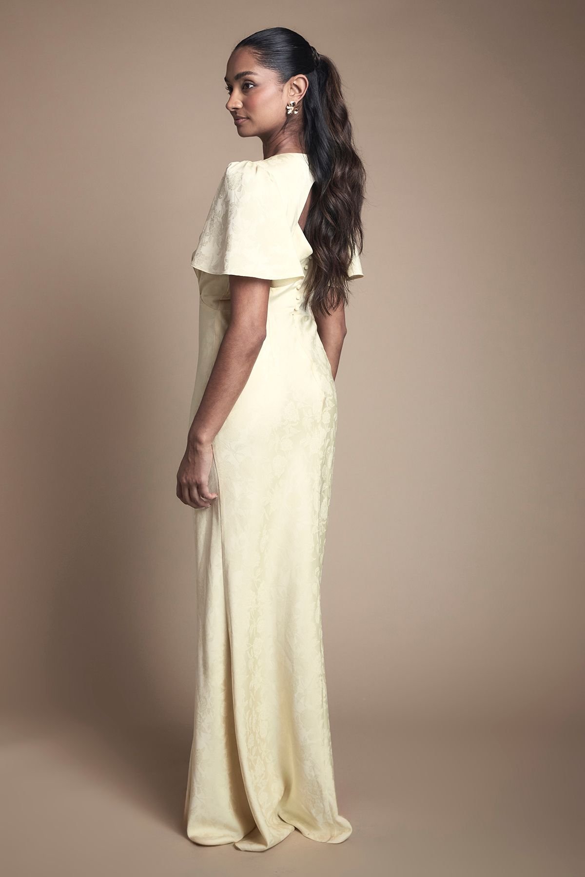 Oasis Oasis Women's Angel Sleeve Satin Jacquard Bridesmaid Maxi Dress in Butter - 3