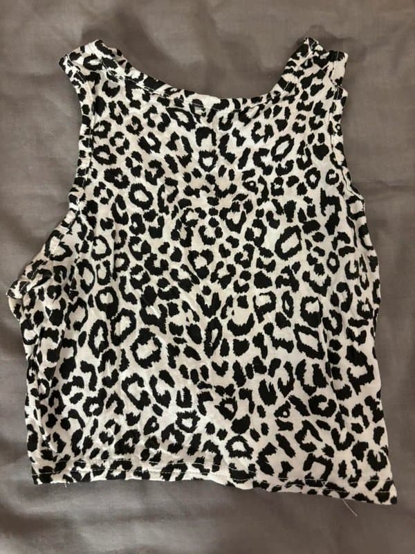 PrettyLittleThing Plt Black and White Leopard Print High Neck Sleeveless Tshirt Size 4