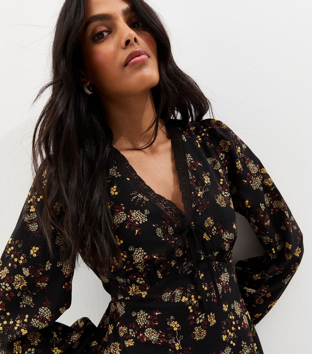 New Look Women's Black Floral Print Lace Trim Mini Dress New Look - 2