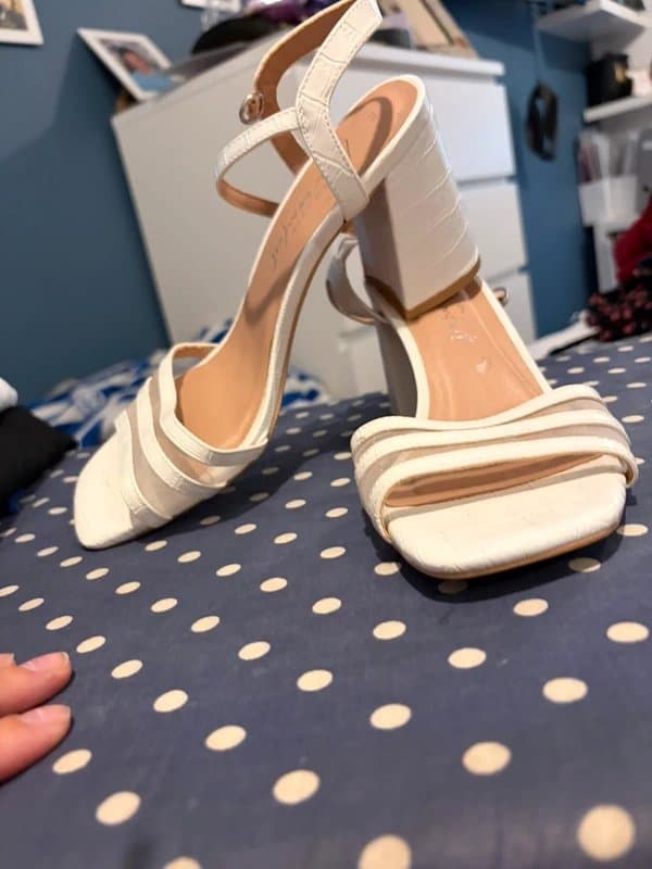 New Look Ladies white croc faux leather open toe heal sandals size. 7