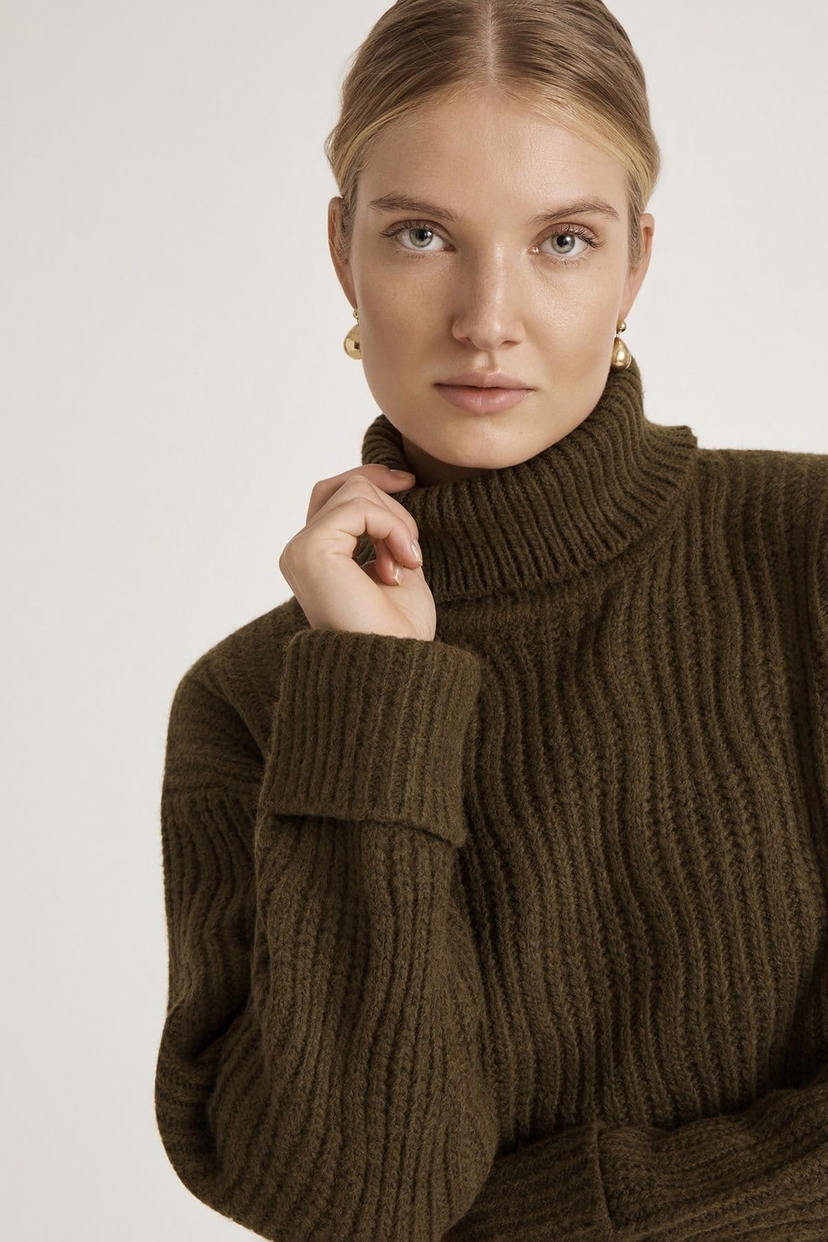 Finery London Finery London Women's Albie Roll Neck Knitted Jumper in Dark Olive - 4