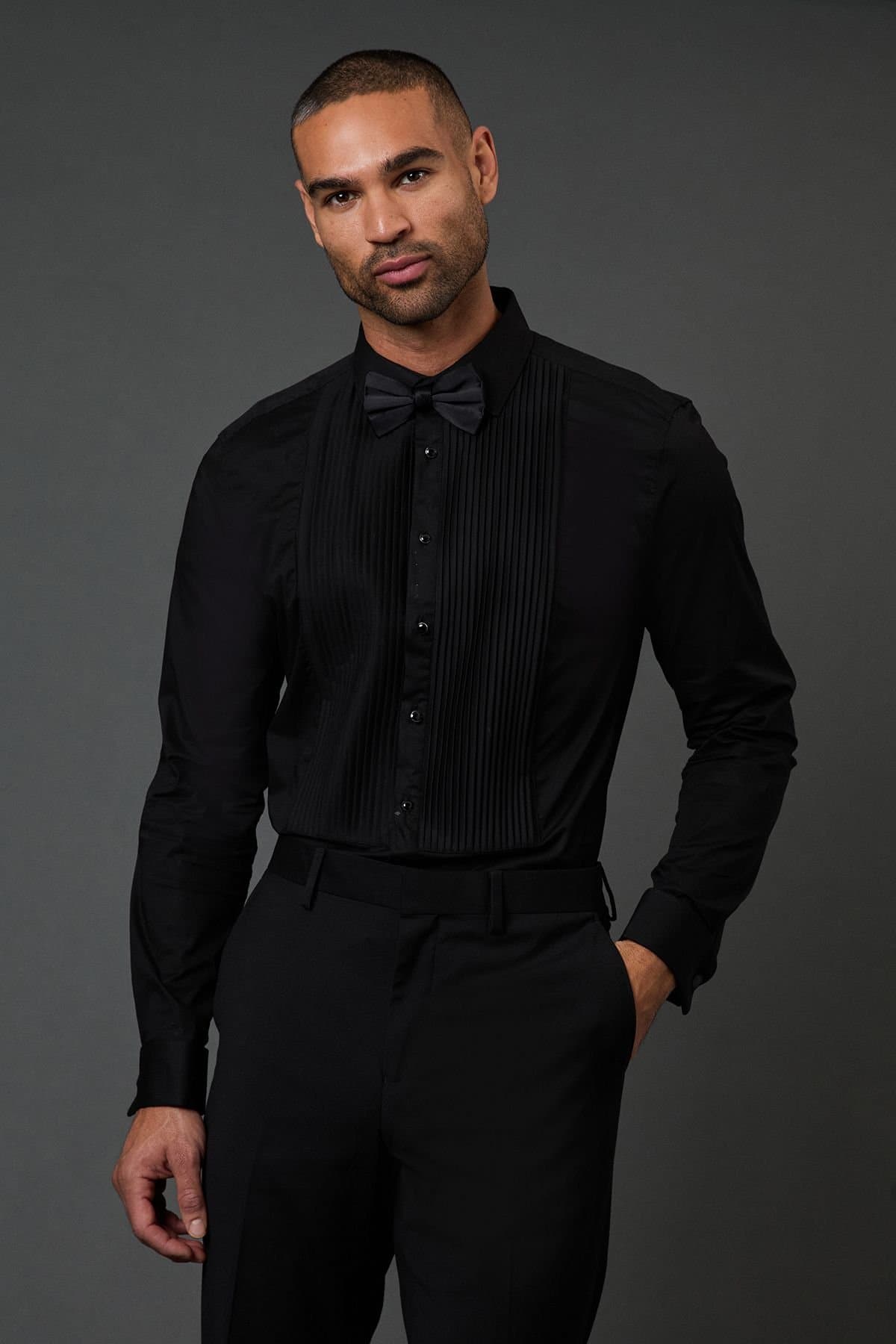 Burton Burton Men's Black Pleat Front Slim Fit Long Sleeve Dress Shirt