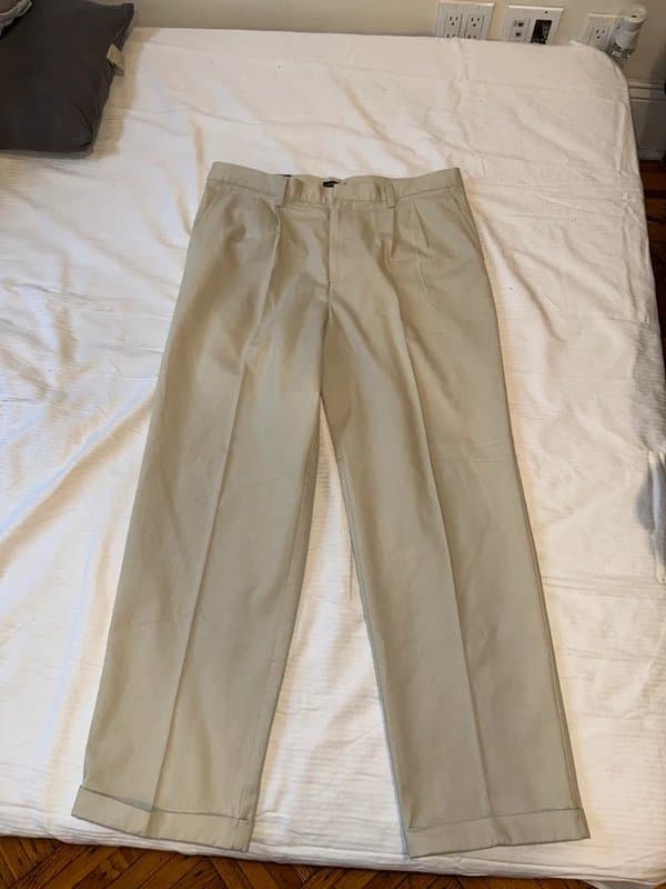G. H. Bass & Co. G.H. Bass & Co. tan pleated trousers Size 32/38" #pleated #trousers #menswear