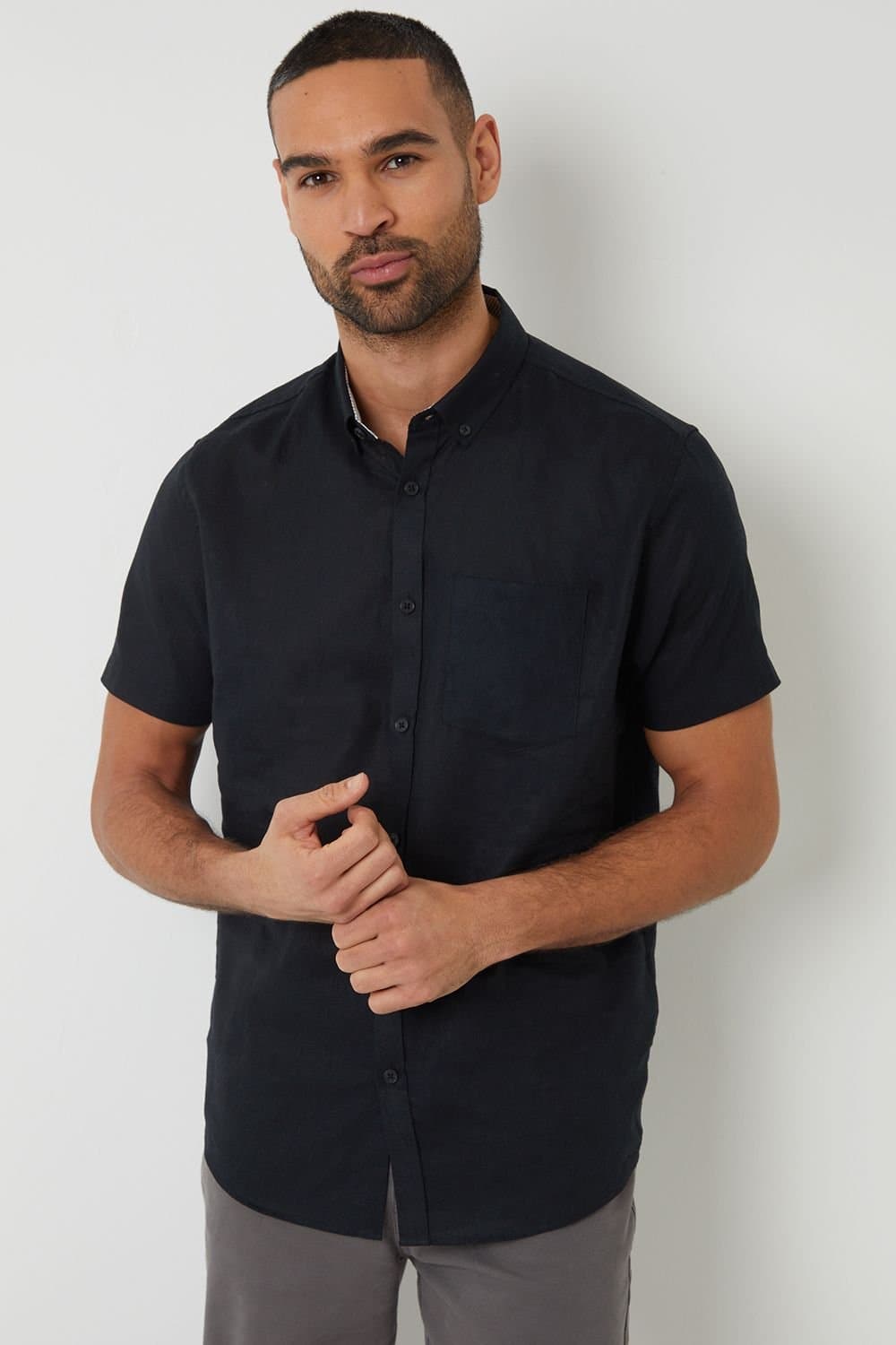 Threadbare Threadbare Men's 'Dragon' Cotton-Linen Blend Short-Sleeve Shirt in Black