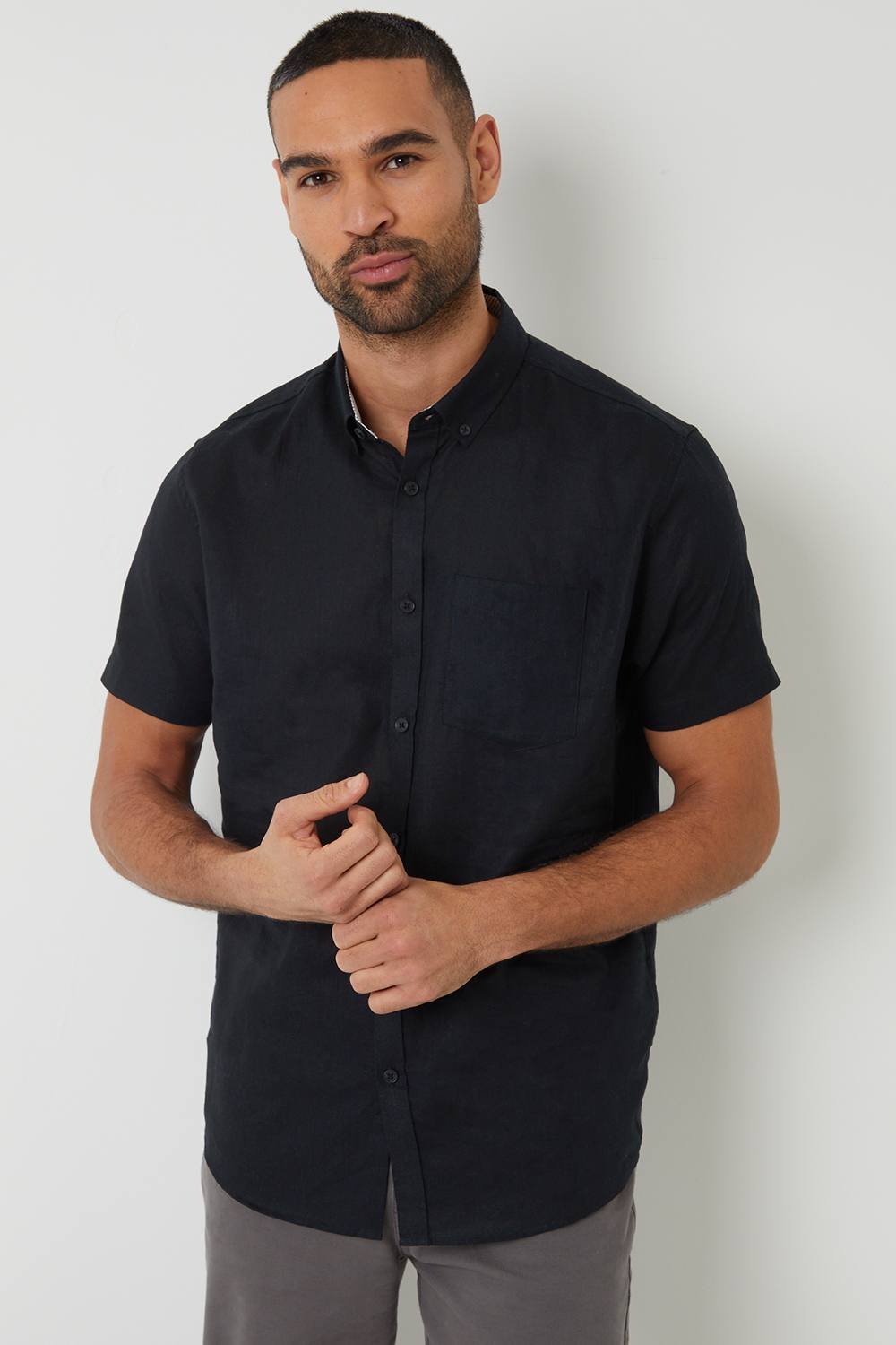 Threadbare Threadbare Men's 'Dragon' Cotton-Linen Blend Short-Sleeve Shirt in Black - 3