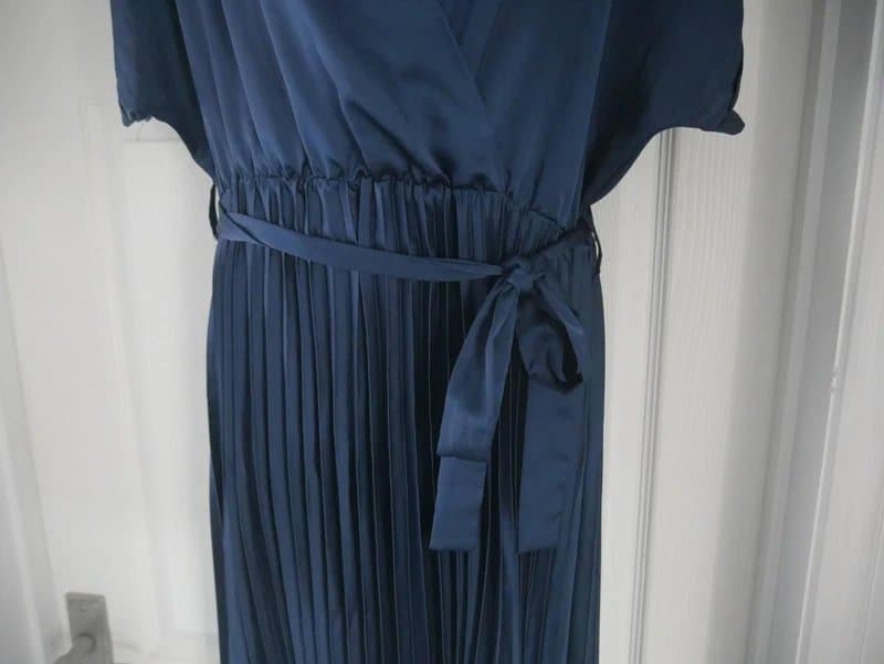 New Look New Look Curve Dress Ladies Size 18 Navy Blue Pleated Satin Evening Party Bow