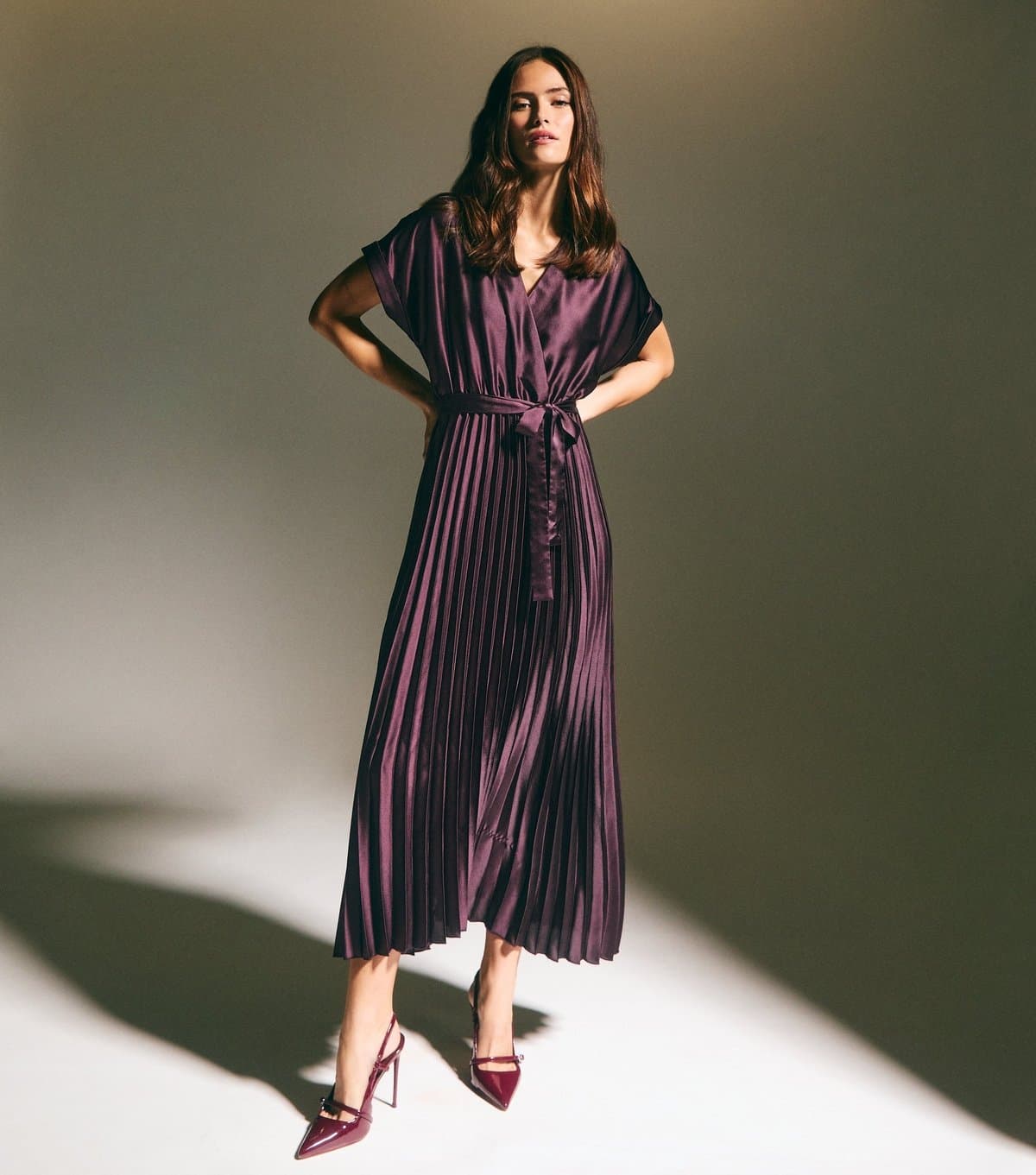New Look Women's Burgundy Pleated Satin Midi Dress New Look